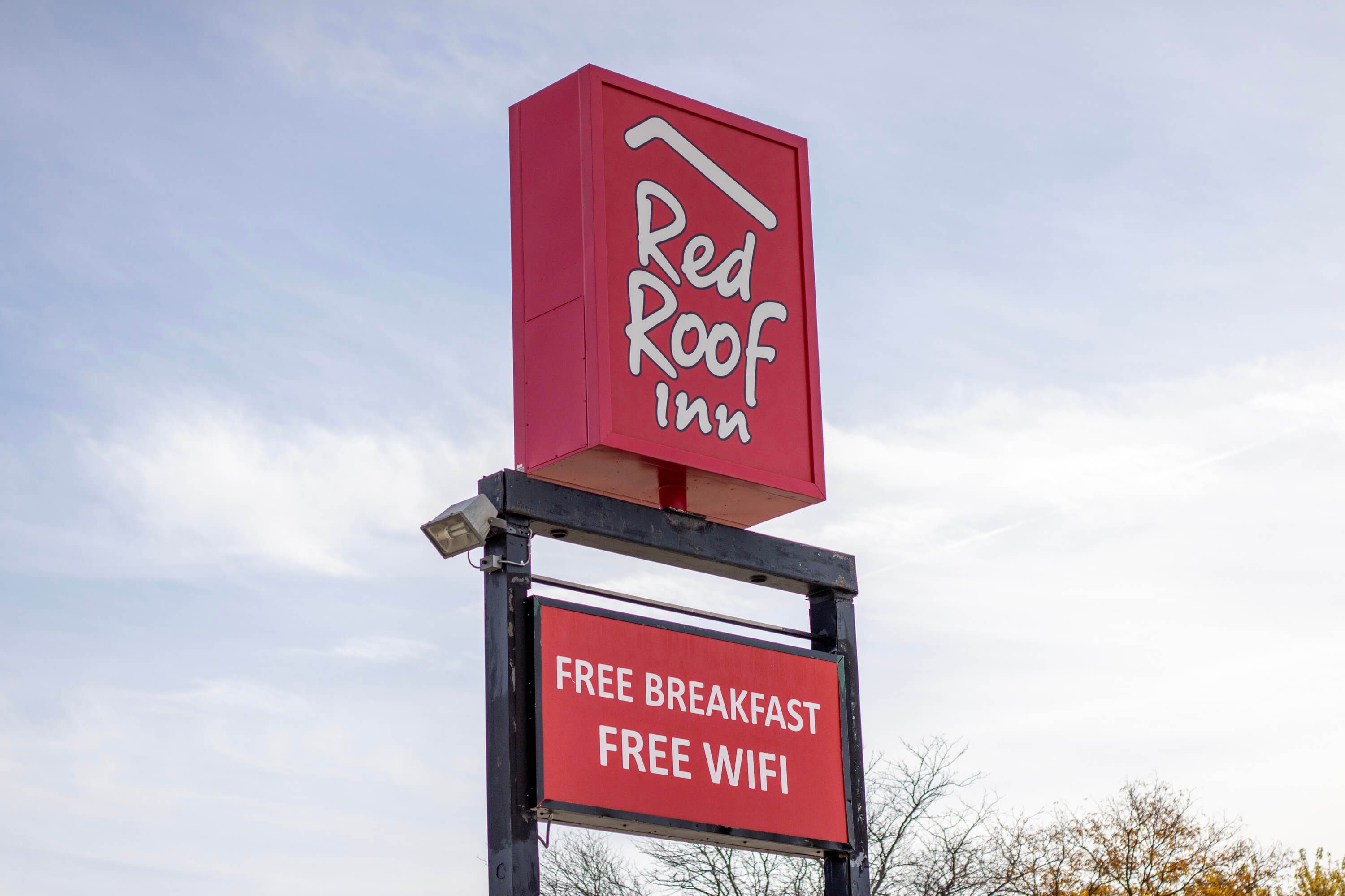 Red Roof Inn Sign