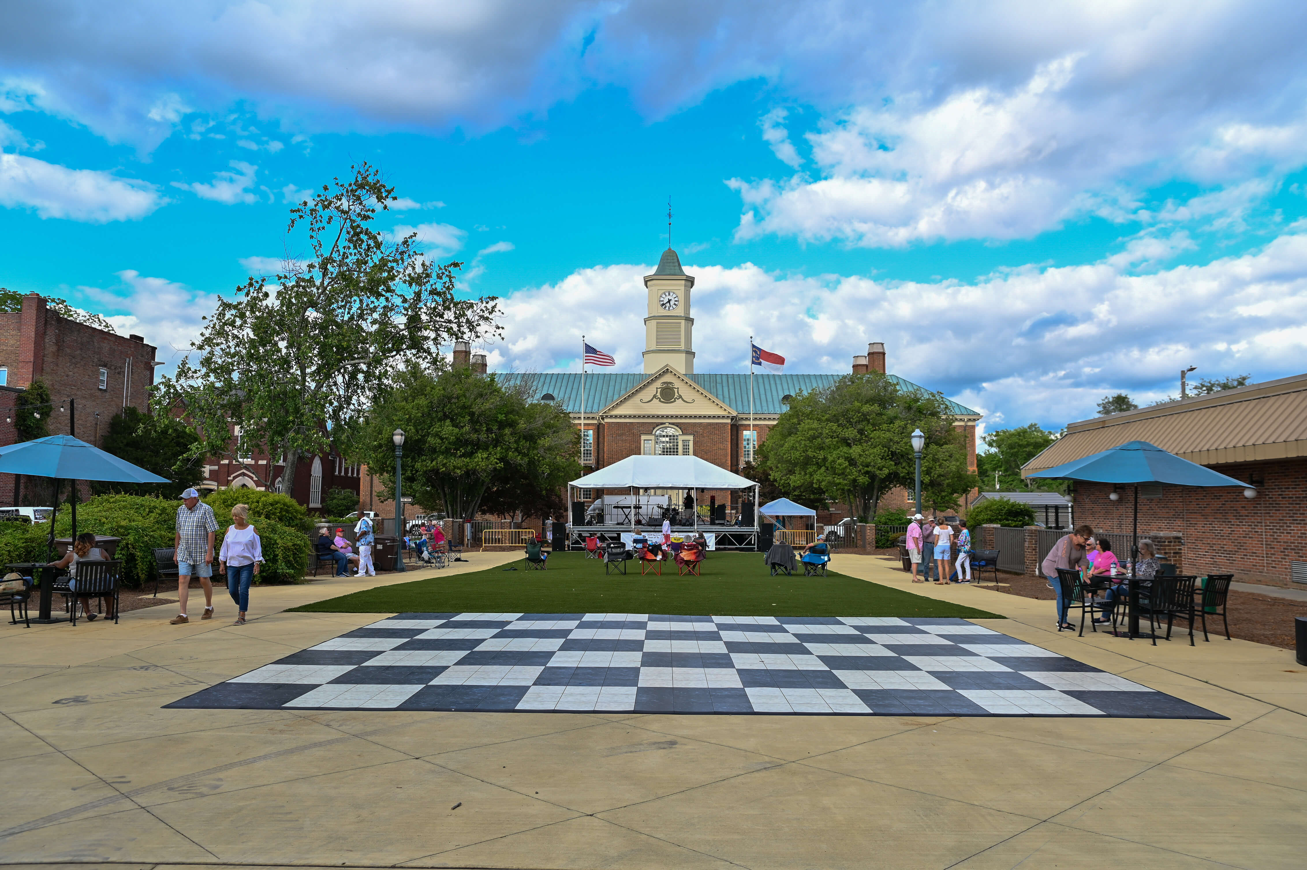 Downtown Live Summer Concert Series on Courthouse Square