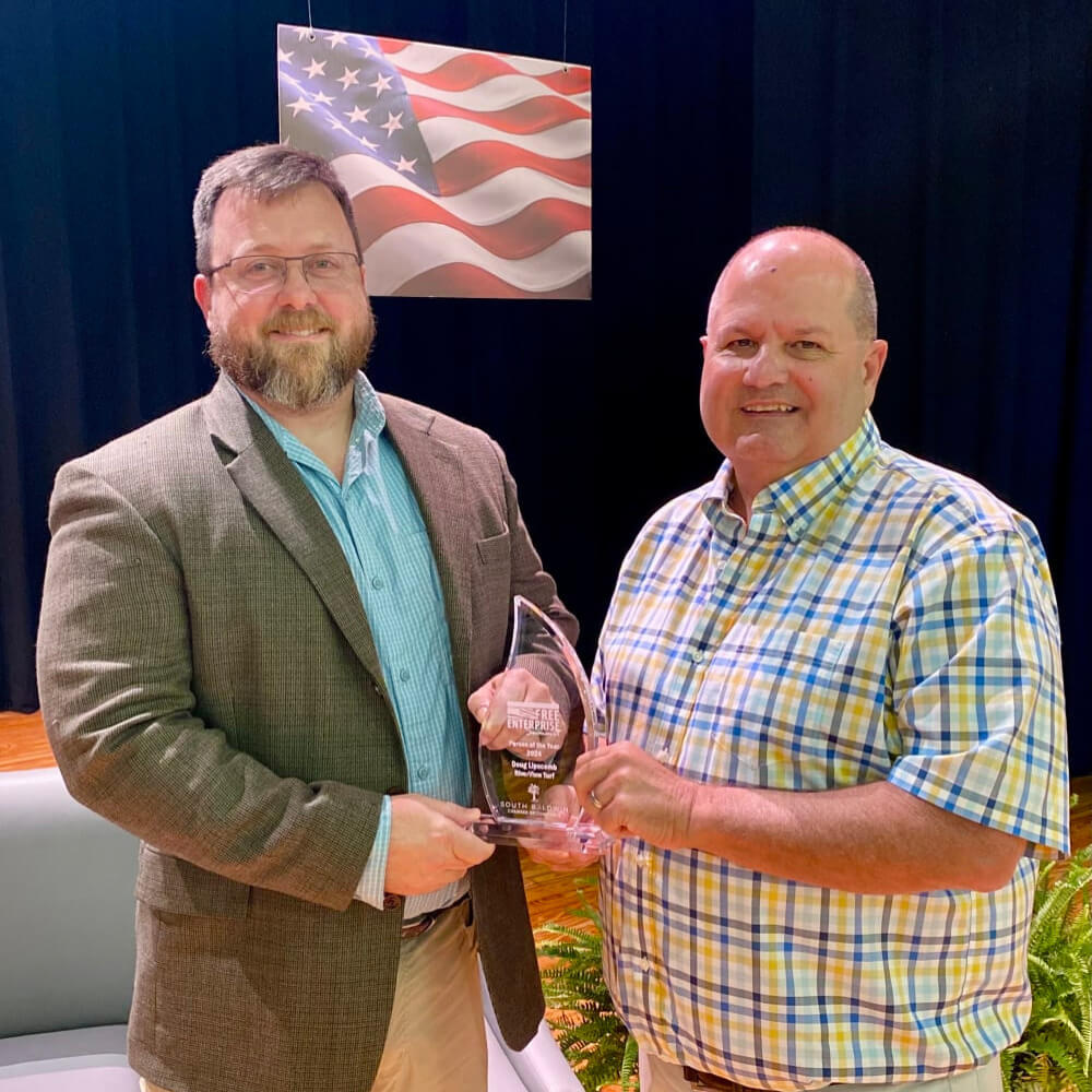 FE 2024 Lipscomb Chad Watkins presenting Award to Doug Lipscomb 2025