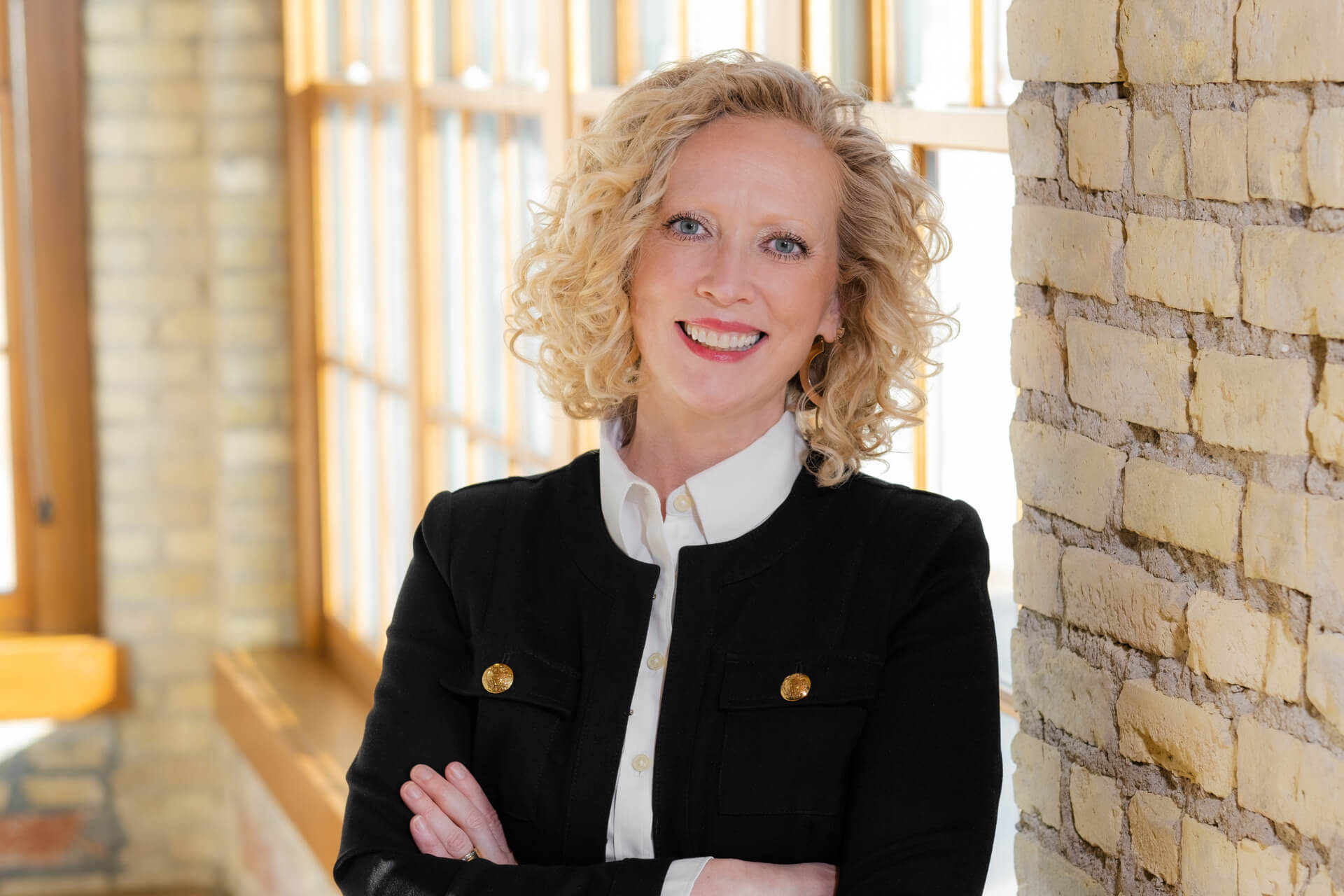 8-18-25_BlogHeader-WC Image of Tracy Jordre, Women Connect speaker for The Architecture of Resilience: Turning Personal Adversity into Purposeful Impact, a discussion on how personal adversity can shape workplace leadership