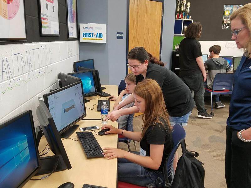 students working in computer lab