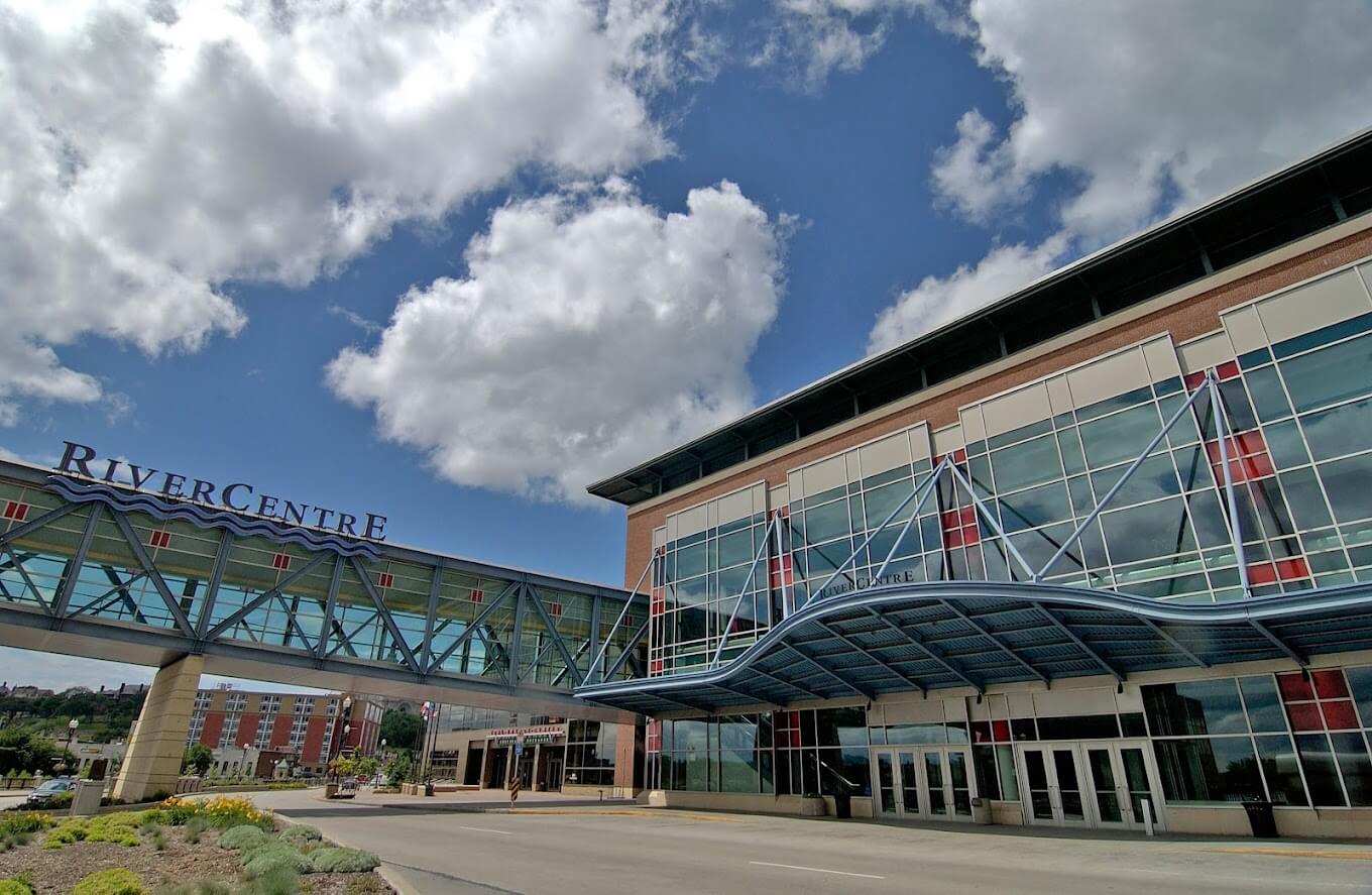 The Saint Paul RiverCentre entrance and skyway on a clear day