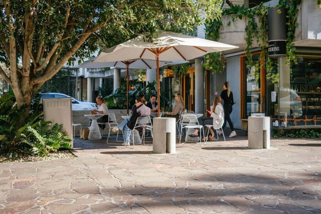 patio-cafe-outside-sidewalk