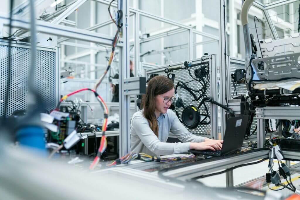 tech-manufacturing-factory-women-technology tech-manufacturing-factory-women-technology