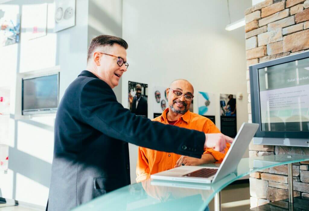 business-meeting-pointing-training business-meeting-pointing-training