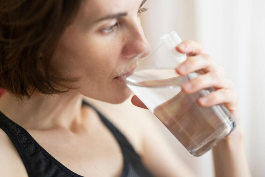 drinking-water-glass of water-woman-hydrate drinking-water-glass of water-woman-hydrate