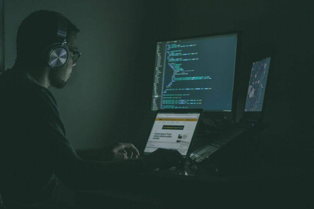 fraud-hacker-code-safety-online fraud-hacker-code-safety-online