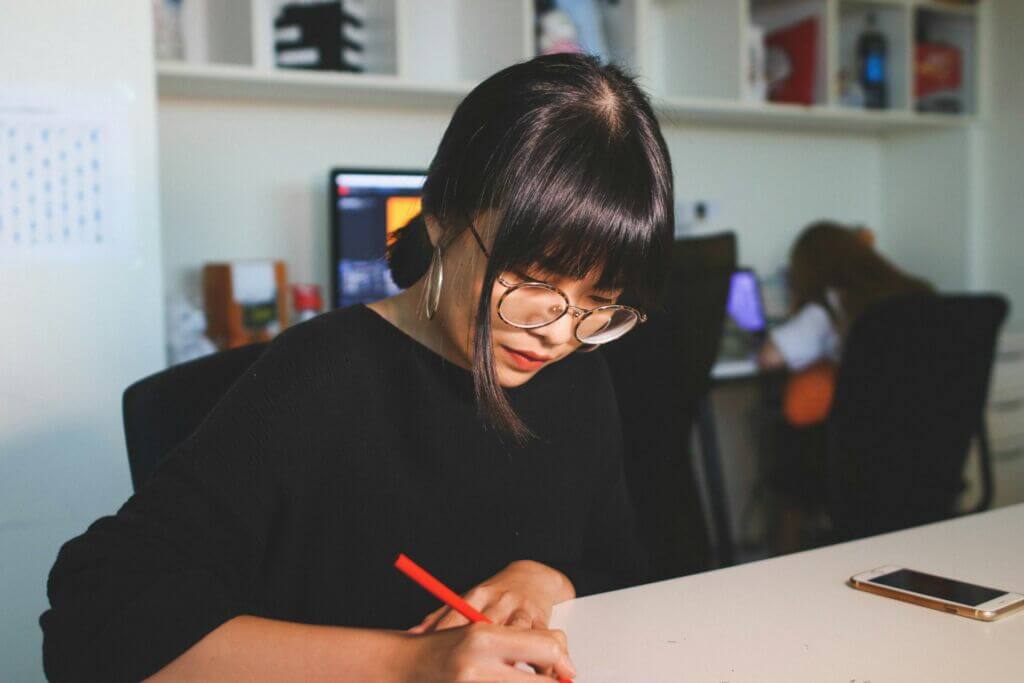 woman-business-fashion-working