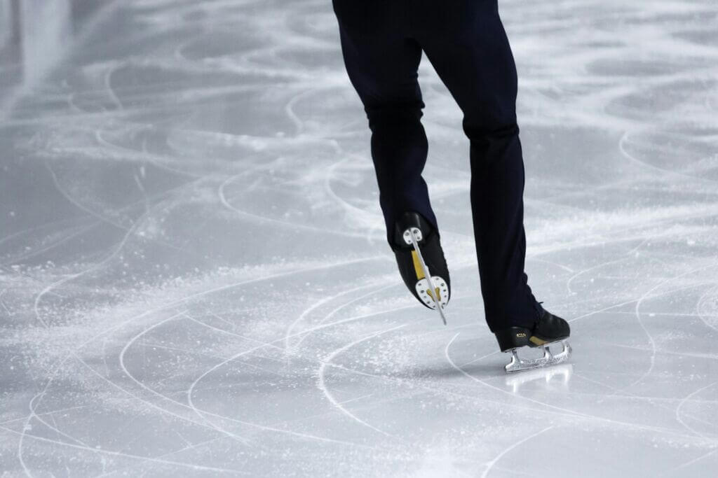 skating-ice skates-recreational centre
