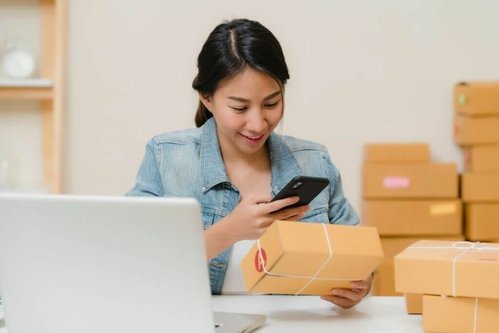 small business owner-shipping-RTRI-package-trade small business owner-shipping-RTRI-package-trade