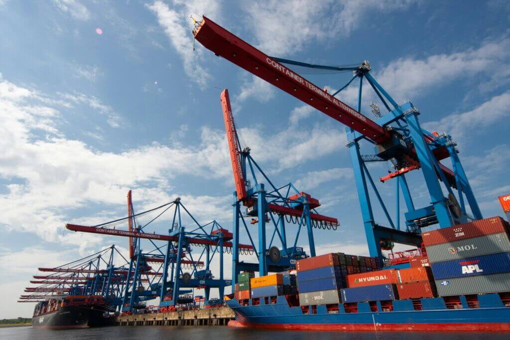 trade-global-tariff-containers-cargo-shipping-supply chain