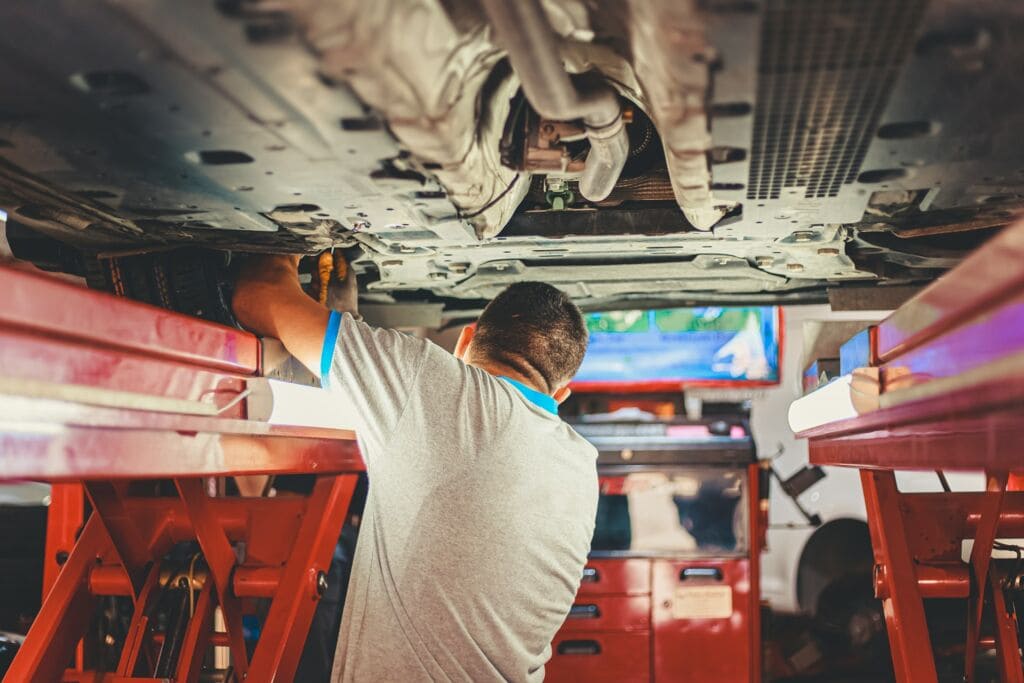 mechanic-worker-tariffs-car-vehicle-machine-employ mechanic-worker-tariffs-car-vehicle-machine-employ