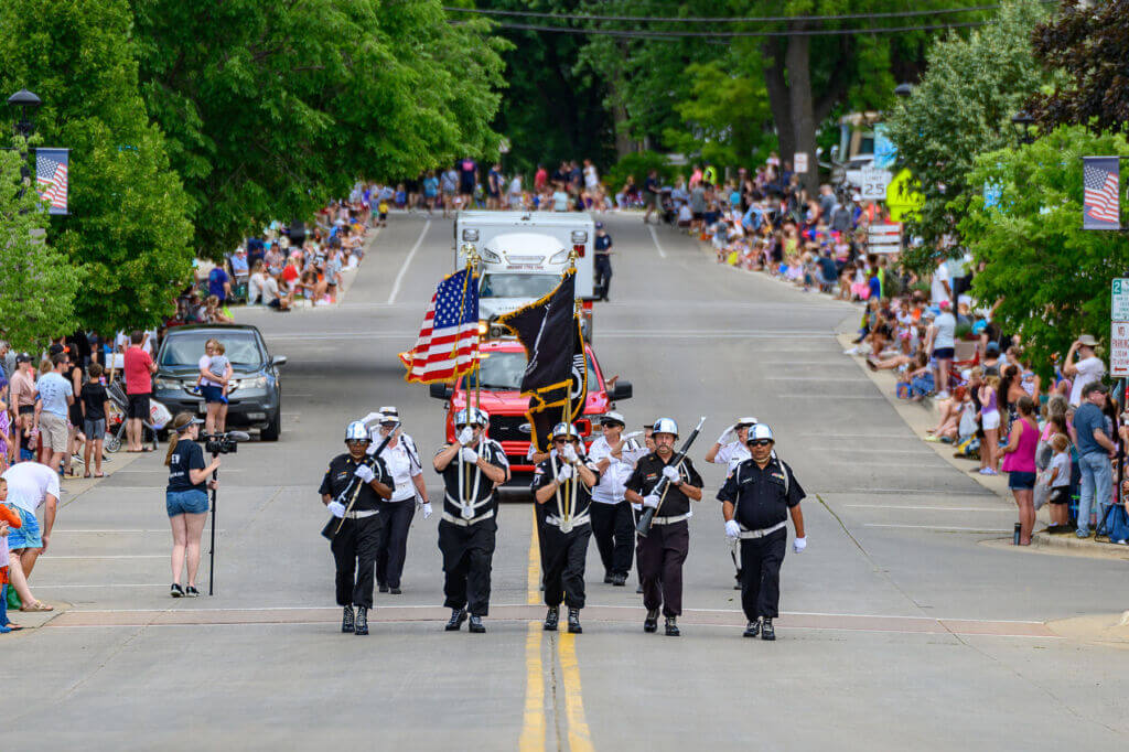 parade2 Sun 11am • Parade
