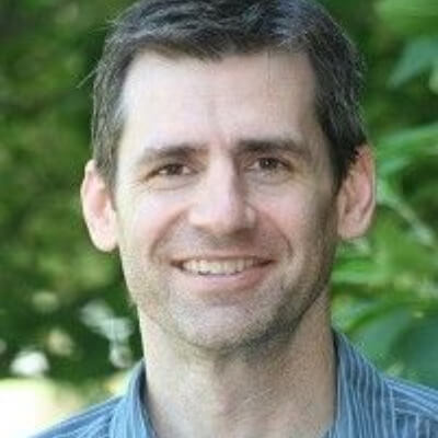 Headshot of Della Fetzer