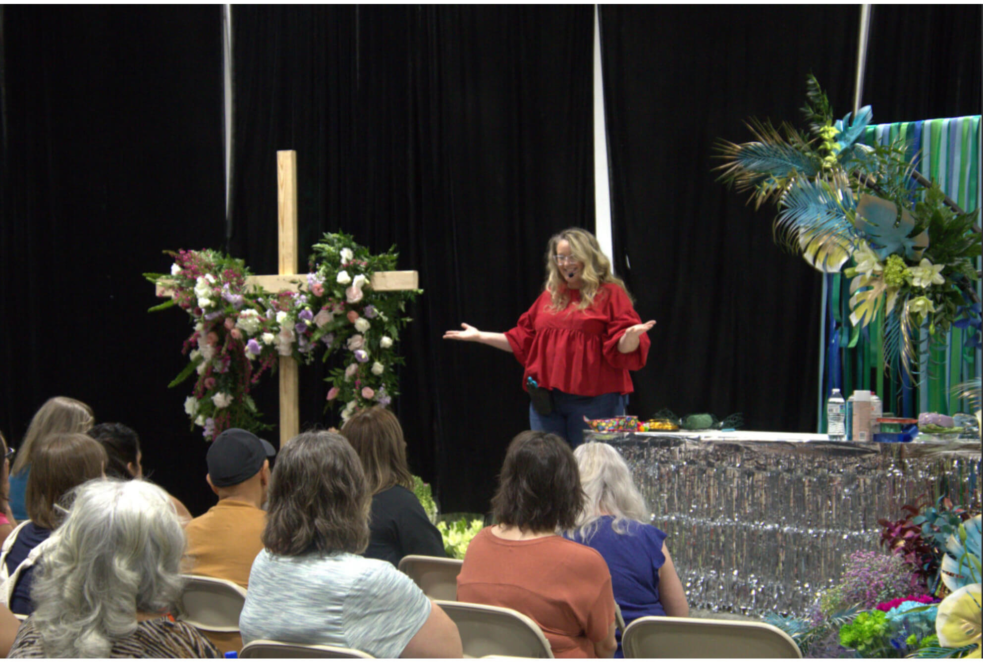 Beth O'Reilly presents at the Texas Floral Spotlight.