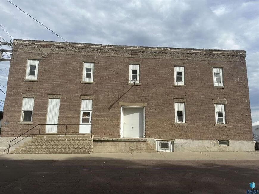 112 E Railroad