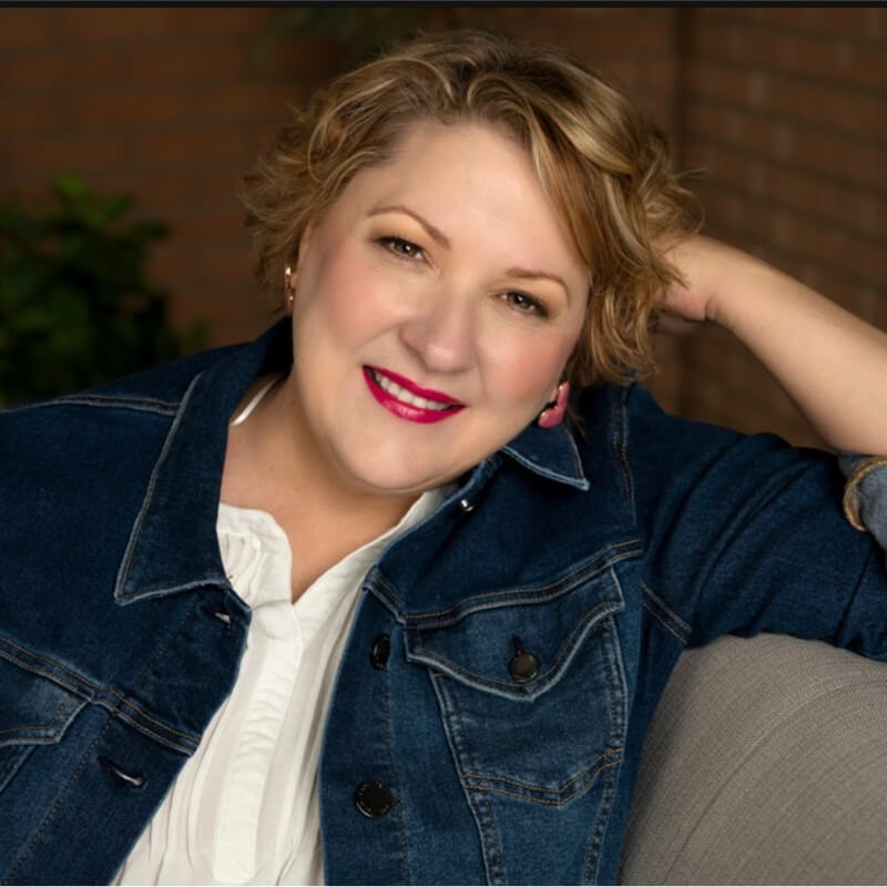 Lisa Rehurek headshot