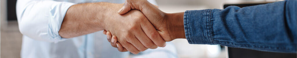 handshake finalizing an agreement