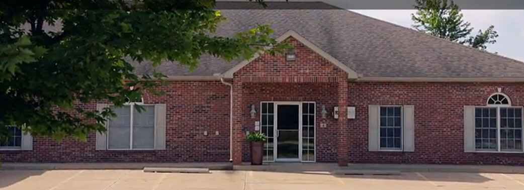 Chamber.Front of Building