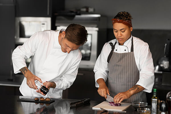 chef-diversity-kitchen_600x400 restaurant cooks