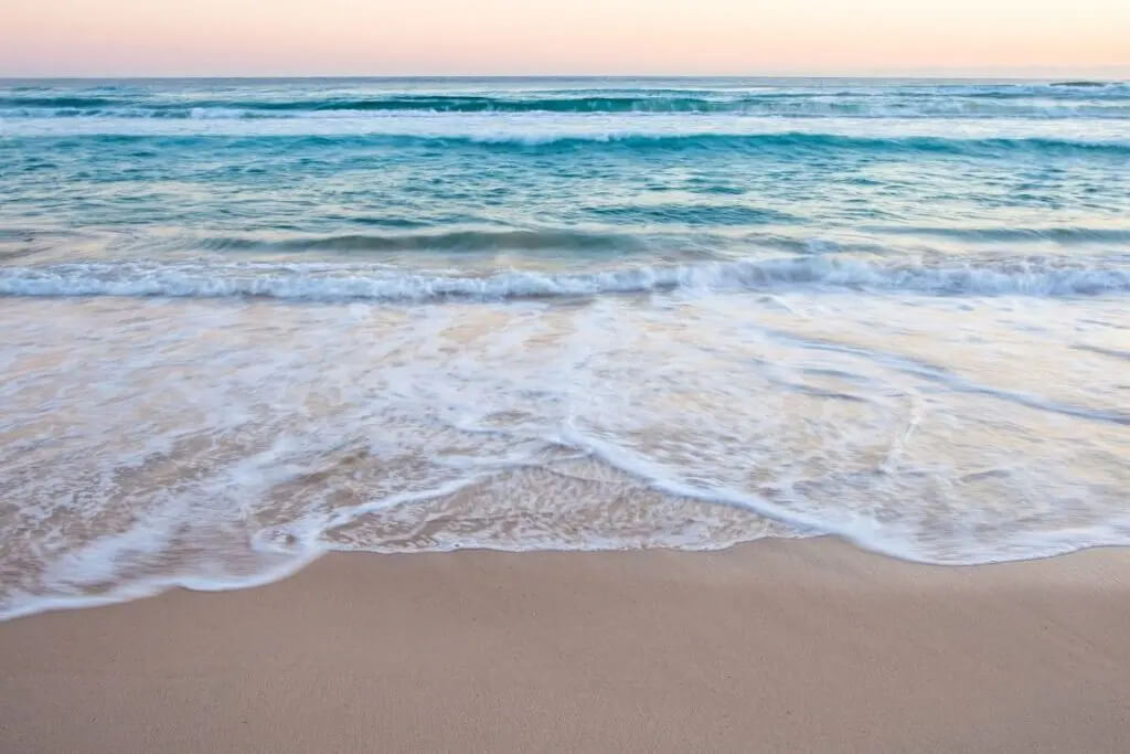 1d96fb4e-c649-4c0a-8bfa-89642fe20f08 beach