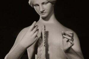 statue