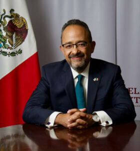 Headshot of Ambassador Carlos González, Consul General of Mexico in Los Angeles.