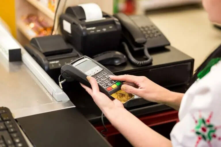 AdobeStock_201116877-resized-to-1000-px-wide-768x512 credit card scanner