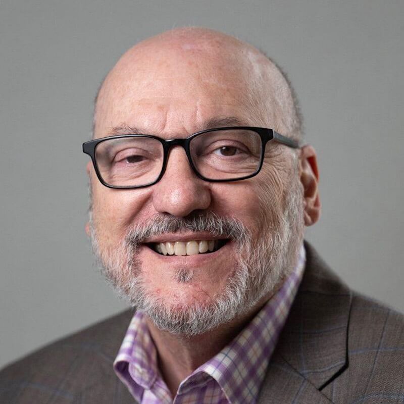 A headshot of journalist Manny Garcia.