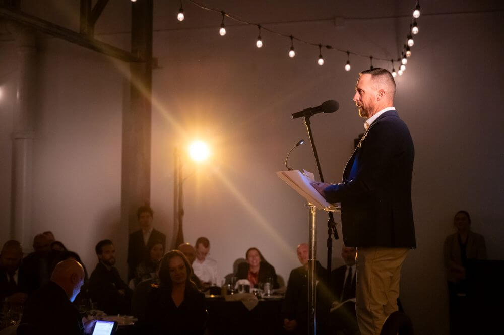 _BLU5131-1 Loren Moreland on stage