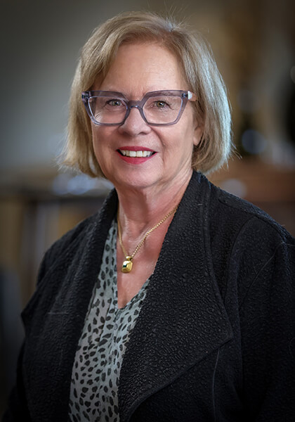 LIZA GRAVES