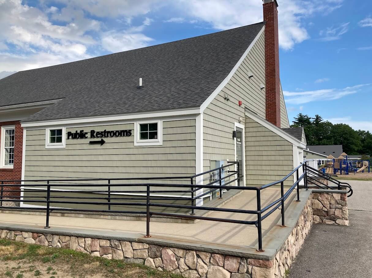 North Conway Village Public Bathrooms behind New England Ski Museum