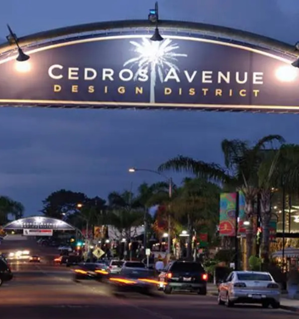 Cedros at Night