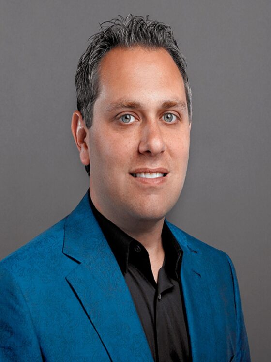 i01_jon-weiss_12503-1-560x747