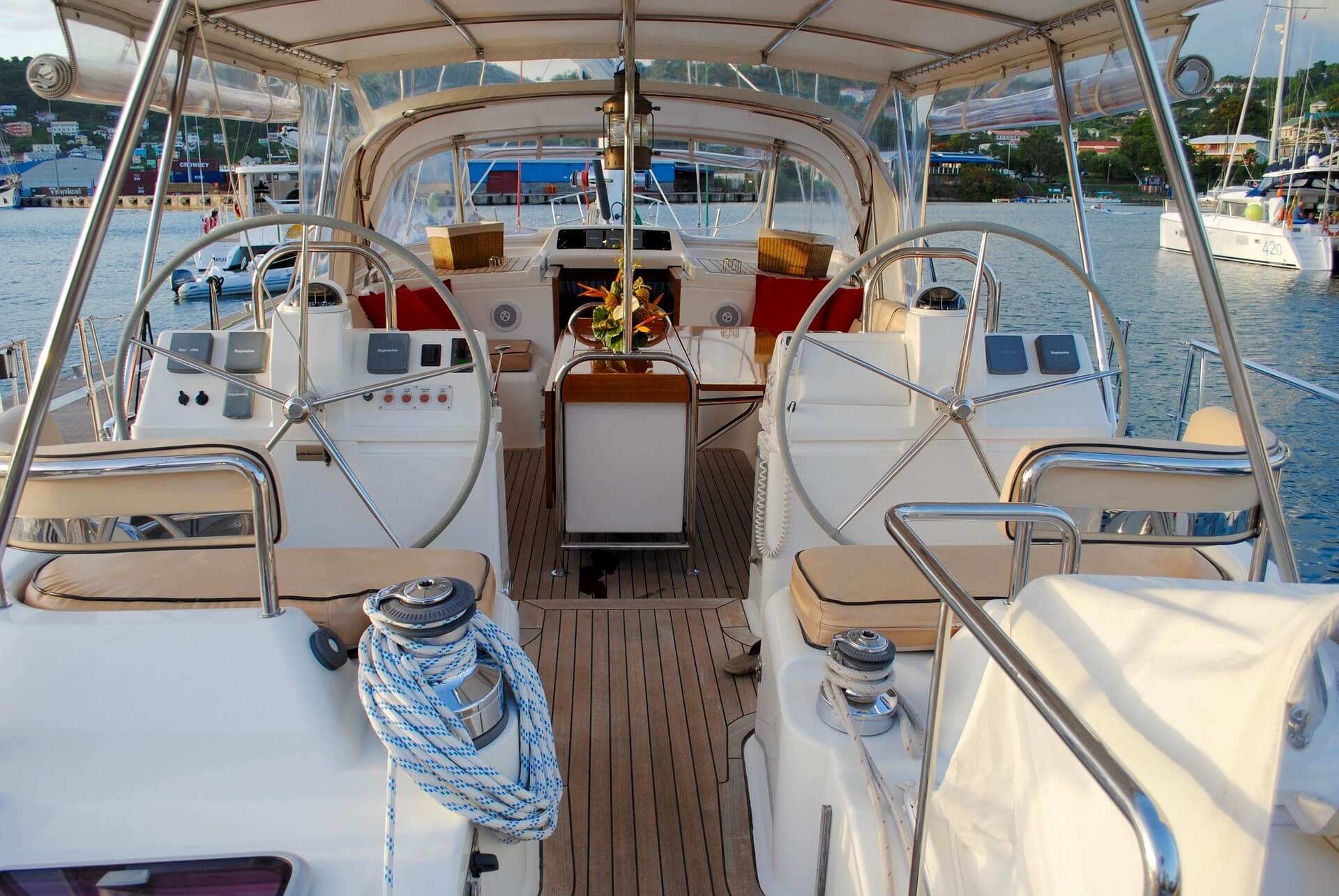 larsen9236-sailboat-1620315_1920