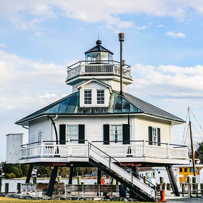 lighthouse700