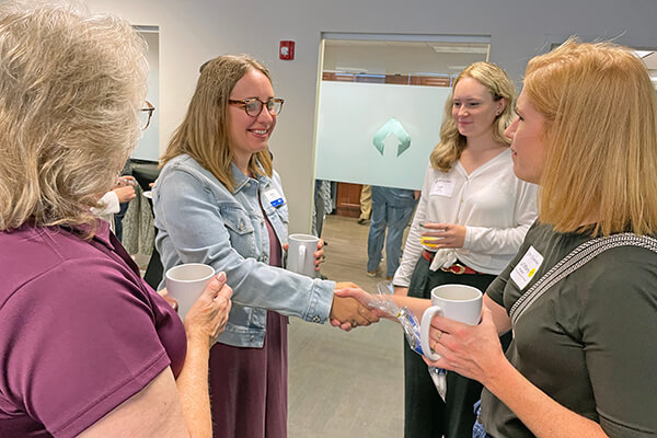 Networking shaking hands 600x400 Networking shaking hands 600x400