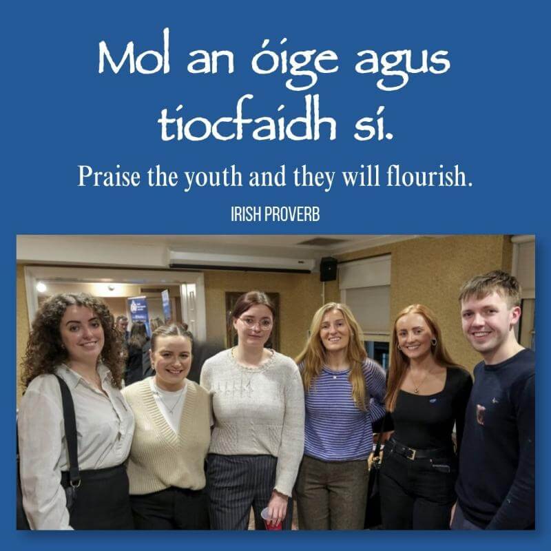 Mol an óige agus tiocfaidh sà Irish proverb written above young J-1 Visa holders