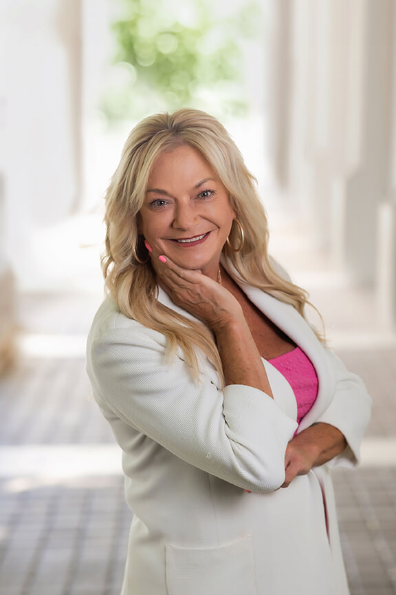 High_Resolution_Lisa_Goins_Headshots_2 High_Resolution_Lisa_Goins_Headshots_2