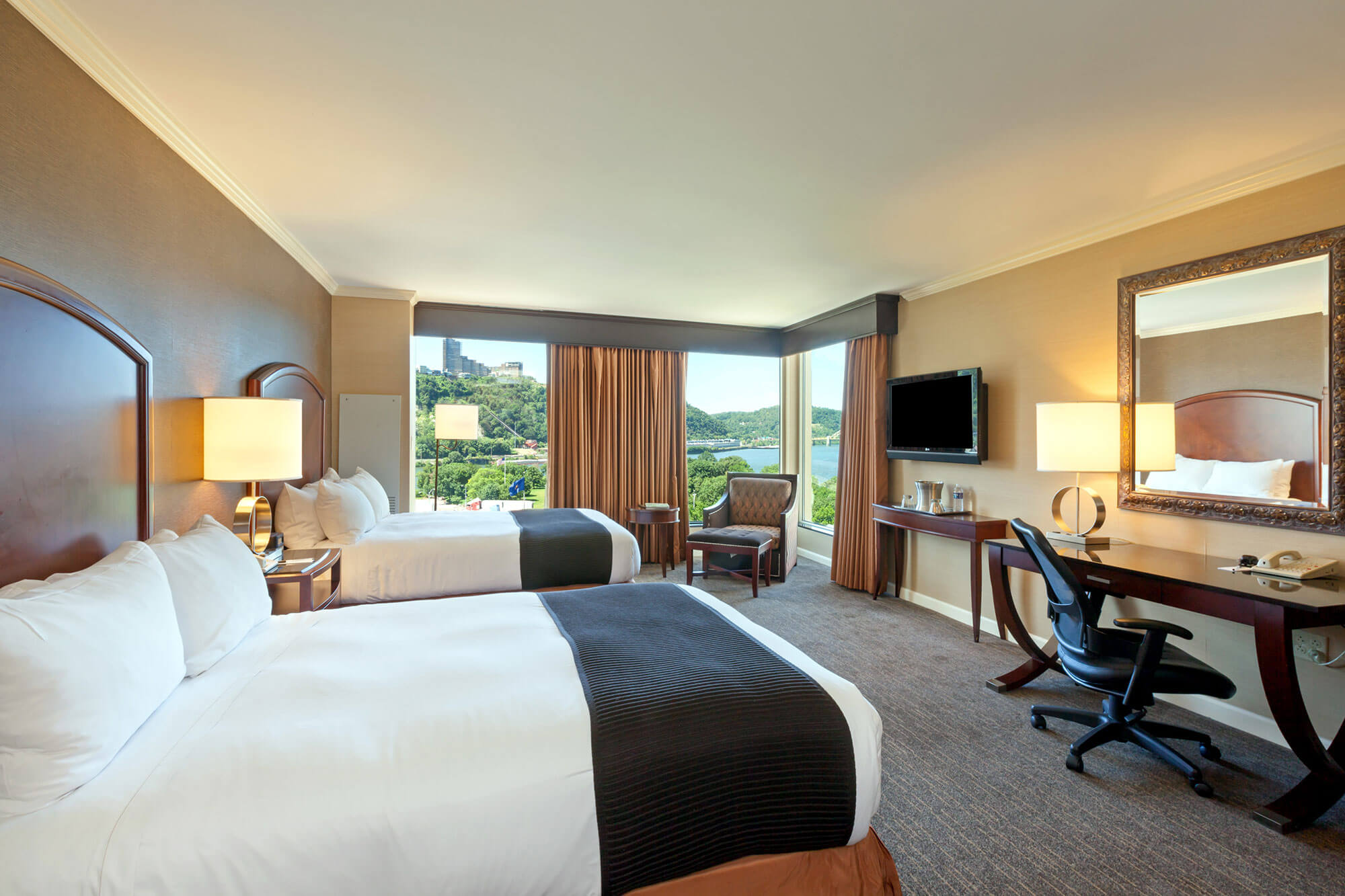 Corner_Double_Bed_Guestroom