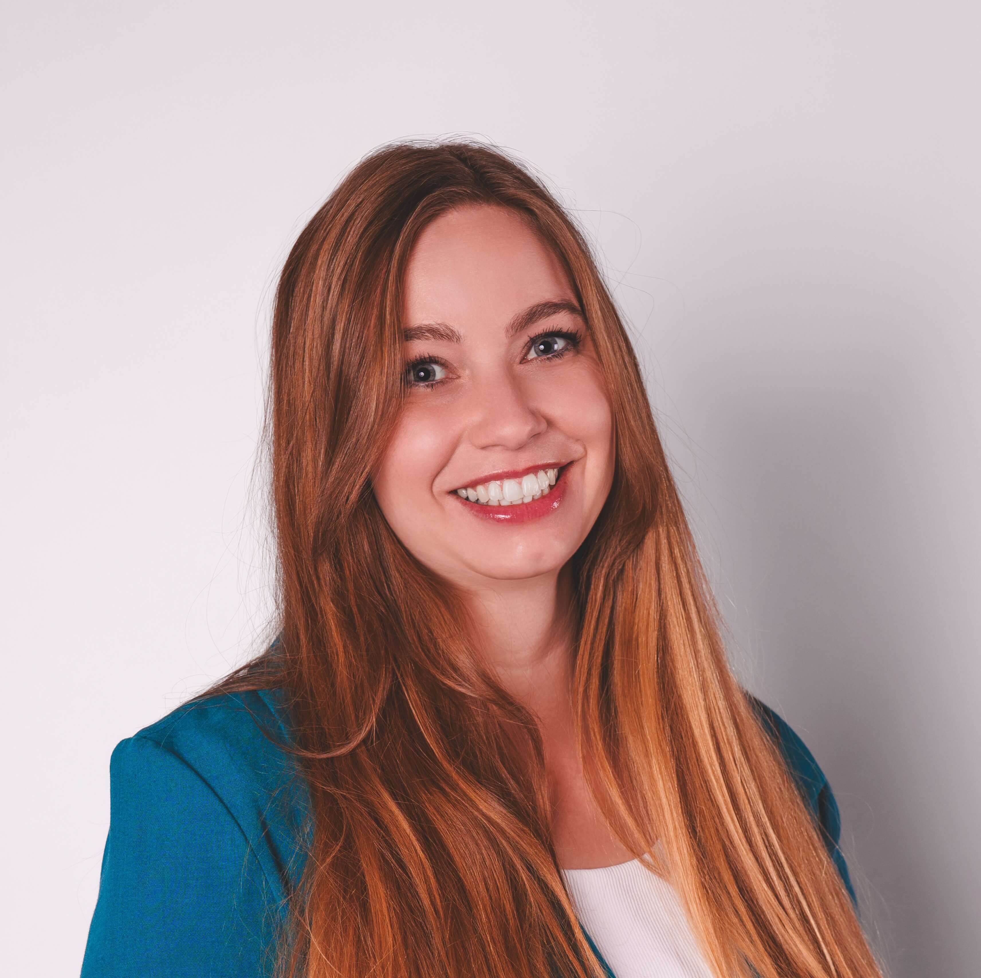 SaraStarrStylizedColor- Standing Smile- Cropped