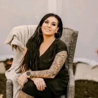 dee von drasek headshot