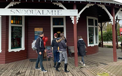 people window shopping