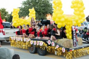 varsity cheerleaders at homecoming parade 2022