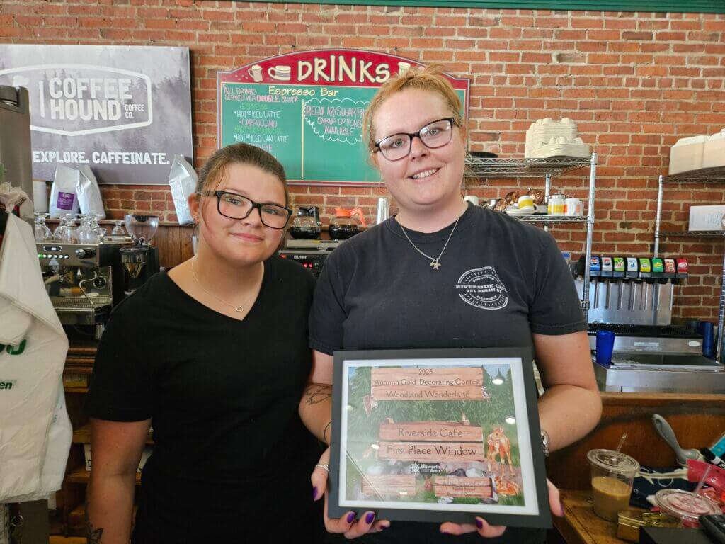 Riverside 1st Place Window: Side Street Cafe