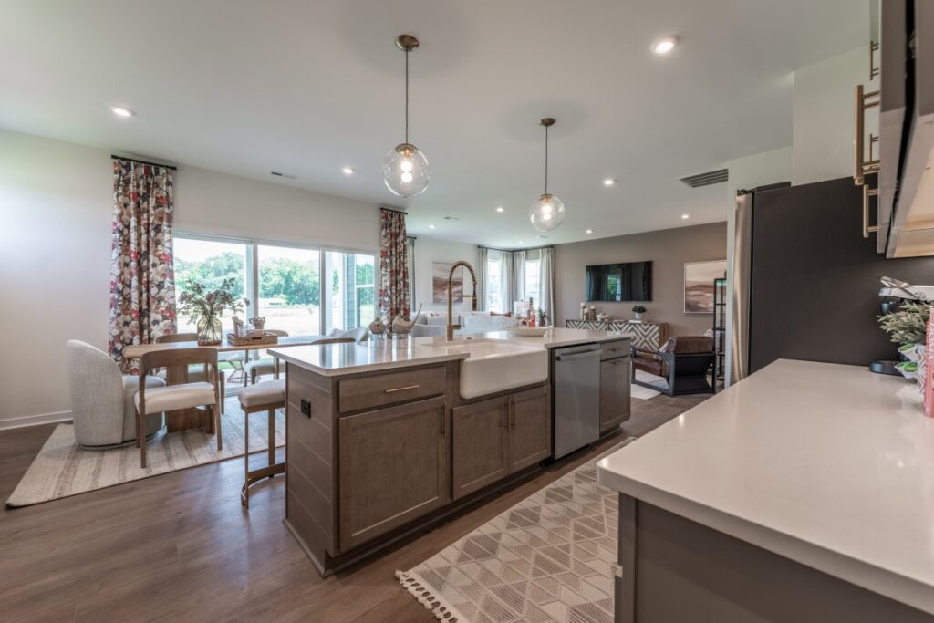 Creekside-Reserve-Kitchen-HHHunt-Homes-6-Elizabeth-Mahan-1-1024x683