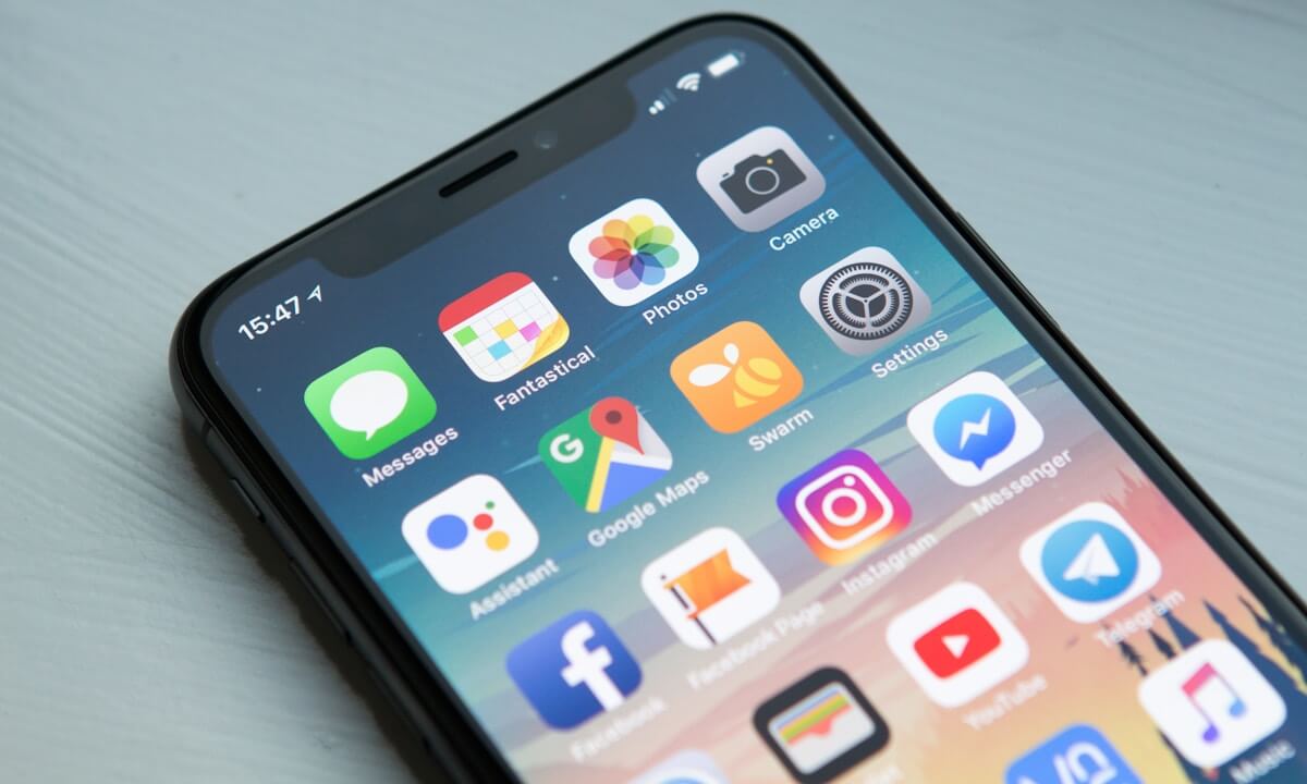 photo-1512941937669-90a1b58e7e9c