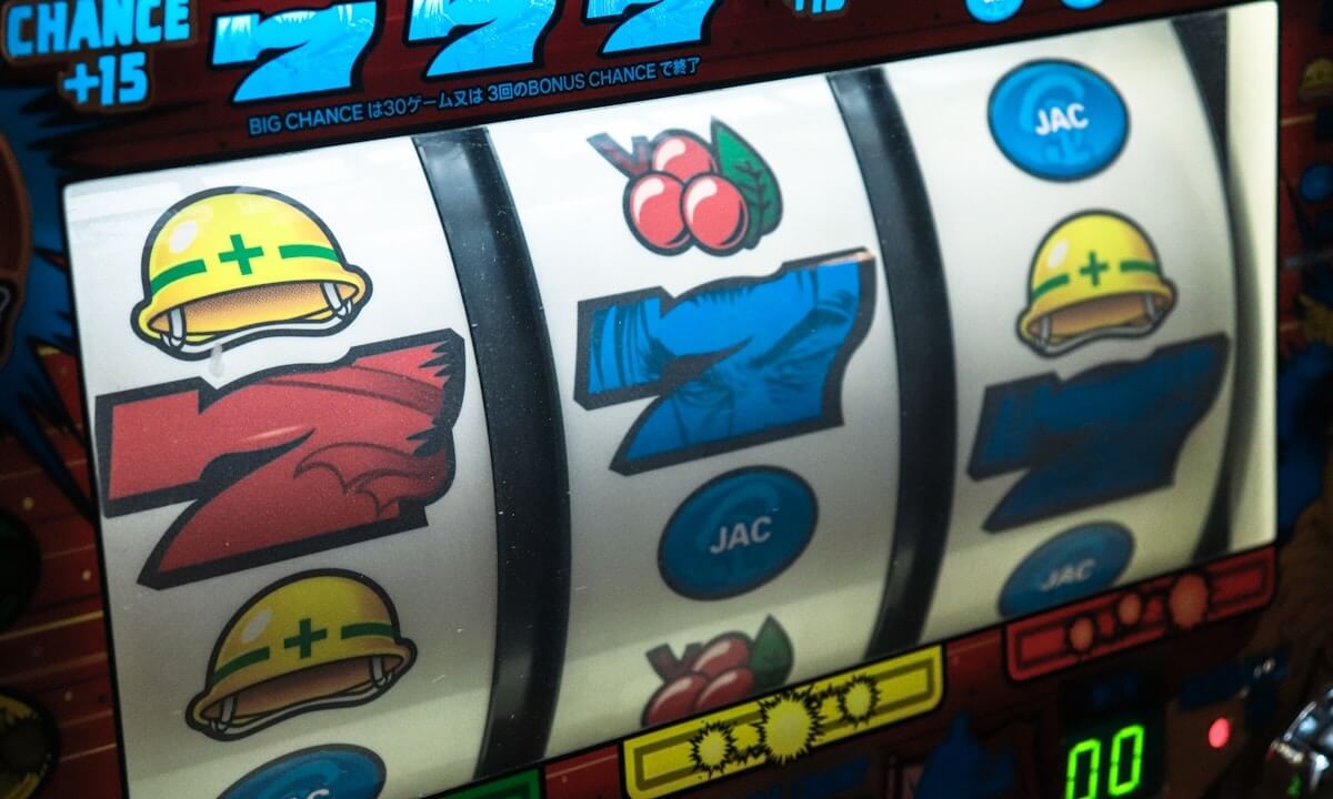 photo-1566563255308-753861417000