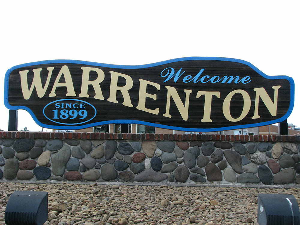 A sign welcoming people at the city limits of Warrenton, Oregon.