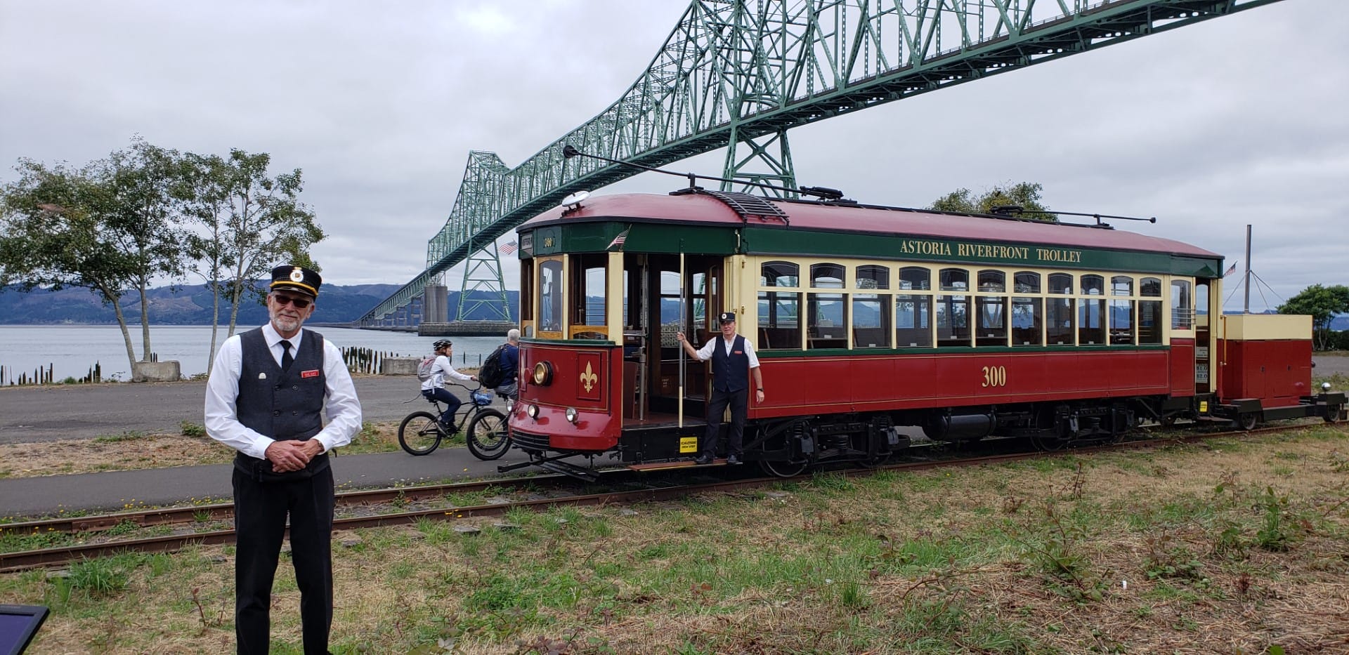 TrolleywithMotorman_TravelAstoriaWarrenton TrolleywithMotorman_TravelAstoriaWarrenton